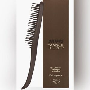 SKIMS The Ultimate Detangler Hairbrush